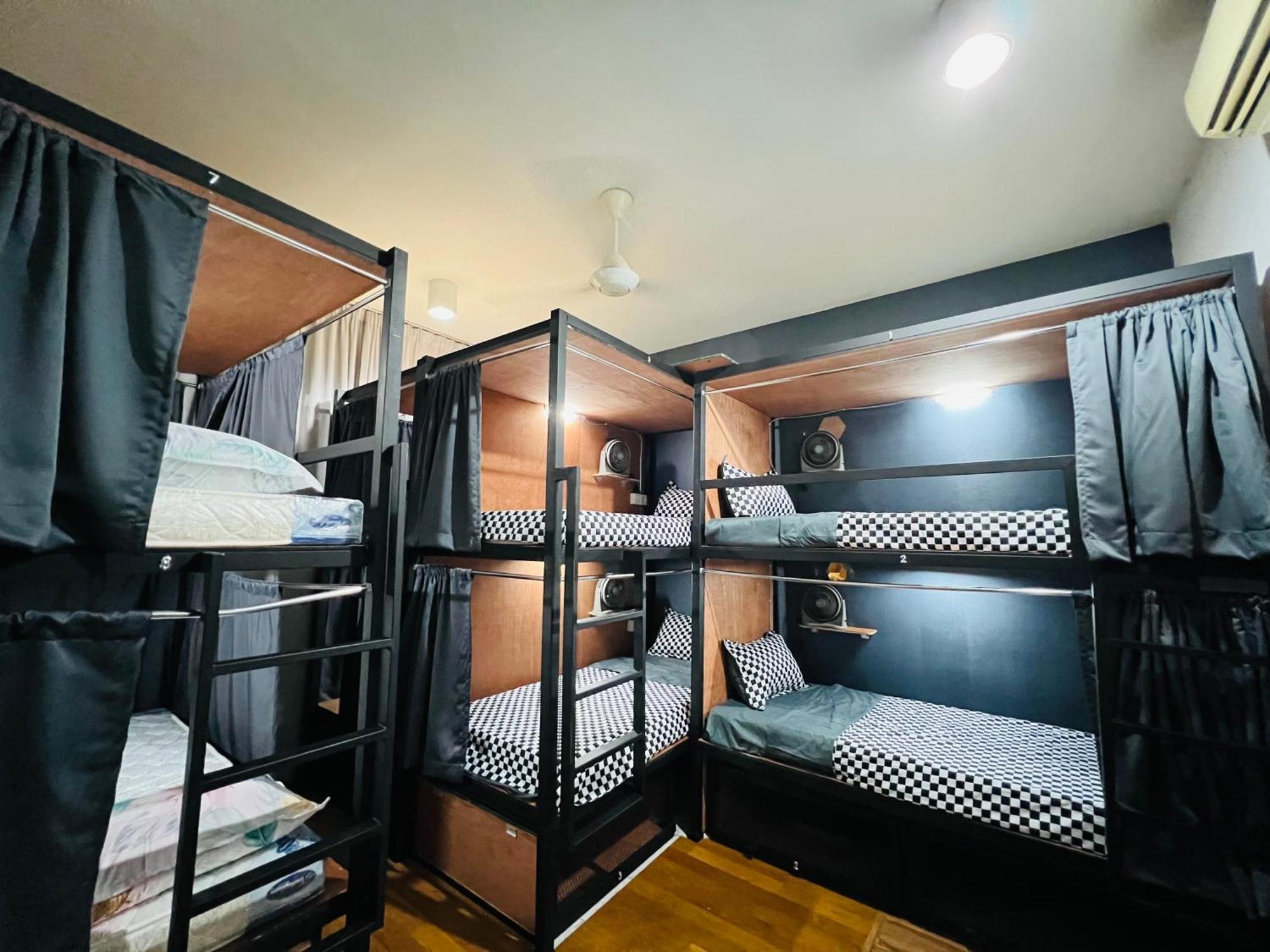 Regalia Spritz Empire Hostel Куала-Лумпур Экстерьер фото