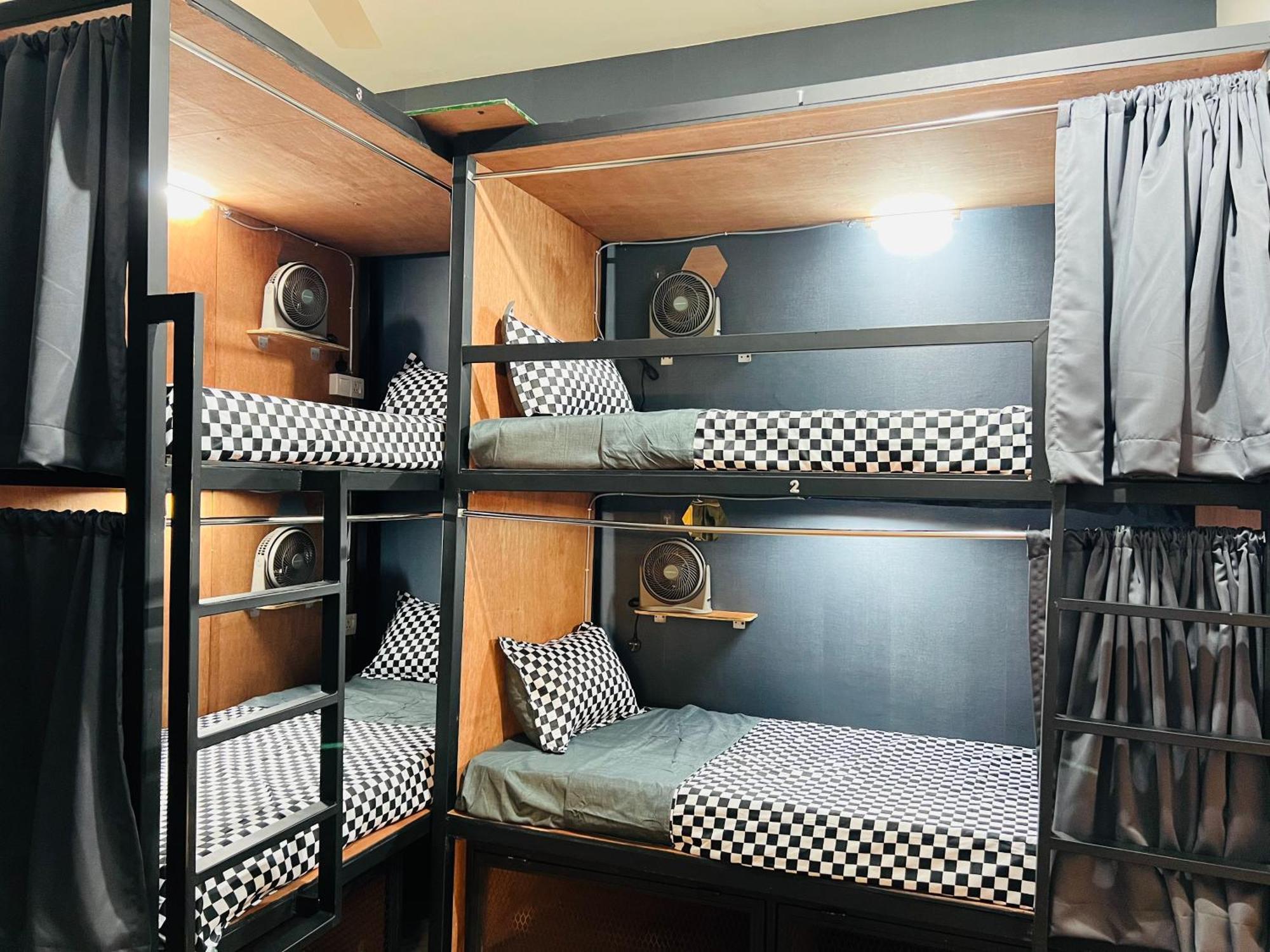 Regalia Spritz Empire Hostel Куала-Лумпур Экстерьер фото